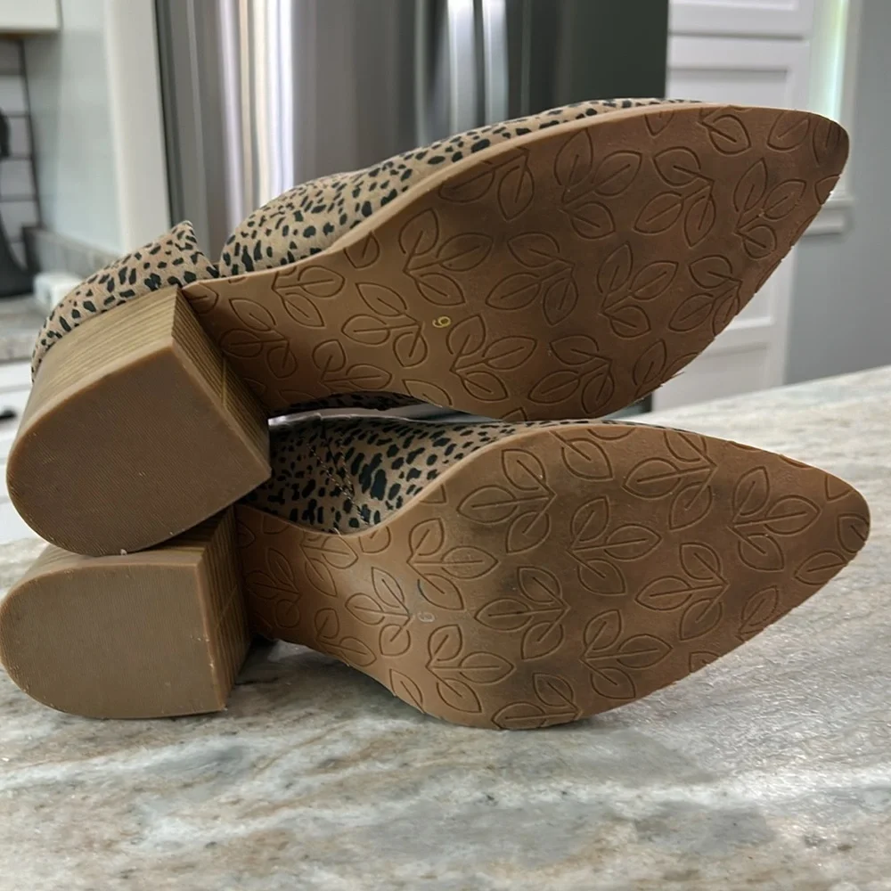Melrose Ave  Los Angeles 100% Vegan Cheetah Bootie size 9